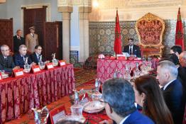 Image du Maroc Professionnelle de  Sa Majesté Le Roi Mohammed VI préside un Conseil des ministres consacré à la présentation des orientations générales du projet de Loi de Finances au titre de l’année 2020 et à l’adoption de plusieurs conventions internationales, au Palais Royal à Rabat, Mercredi 9 Octobre 2019. (Photo/ SPPR) via Jalilbounhar.com 